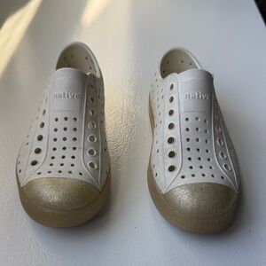 Native Kids Sneakers size C13 in Cream and Gold glitter